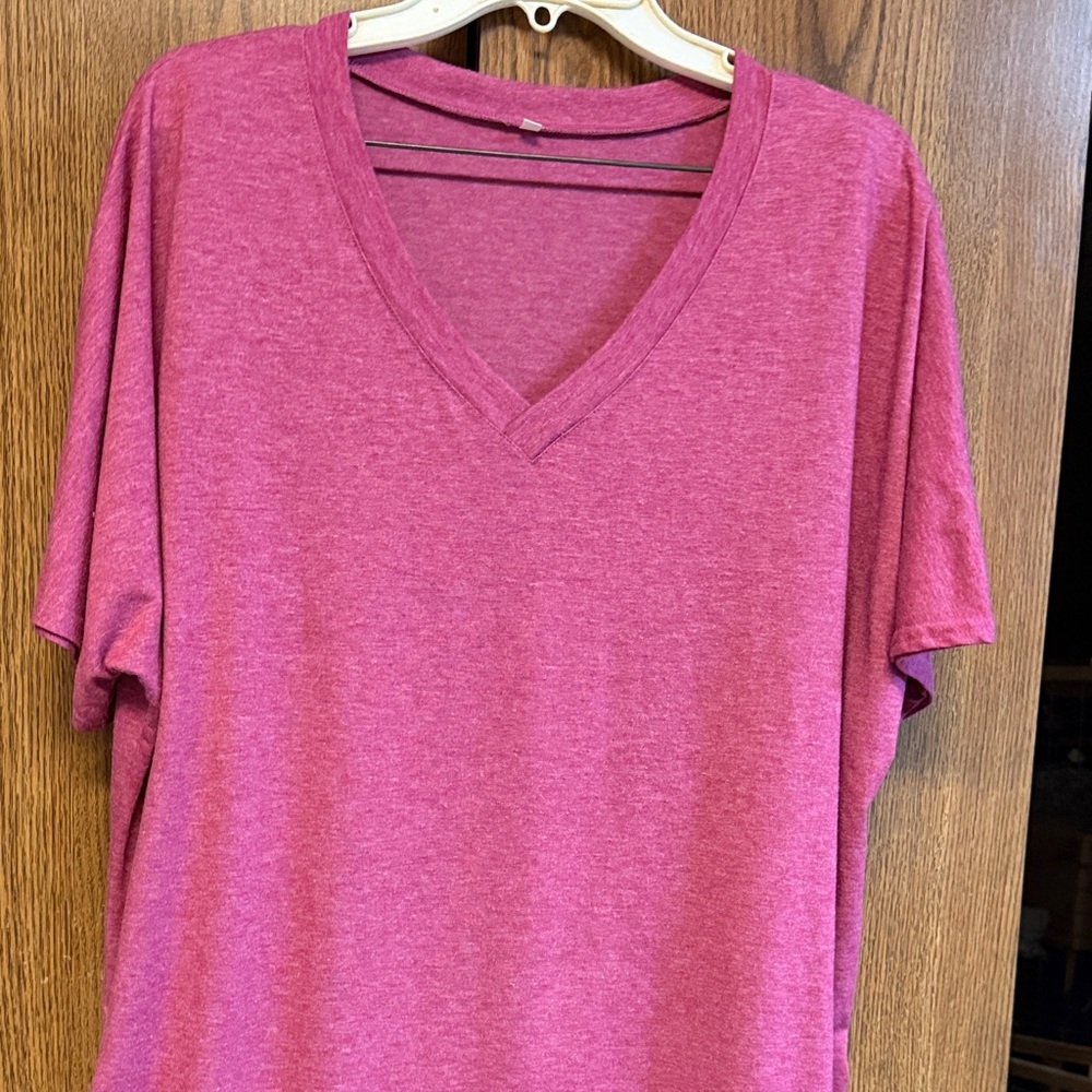 Classic V-Neck Women's Top in Heather Pink